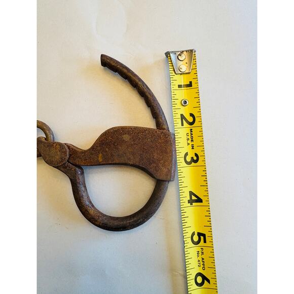 OLD HANDCUFF Cast Iron Antique Rusted Western Handcuffs (no keys) - Picture 3 of 5